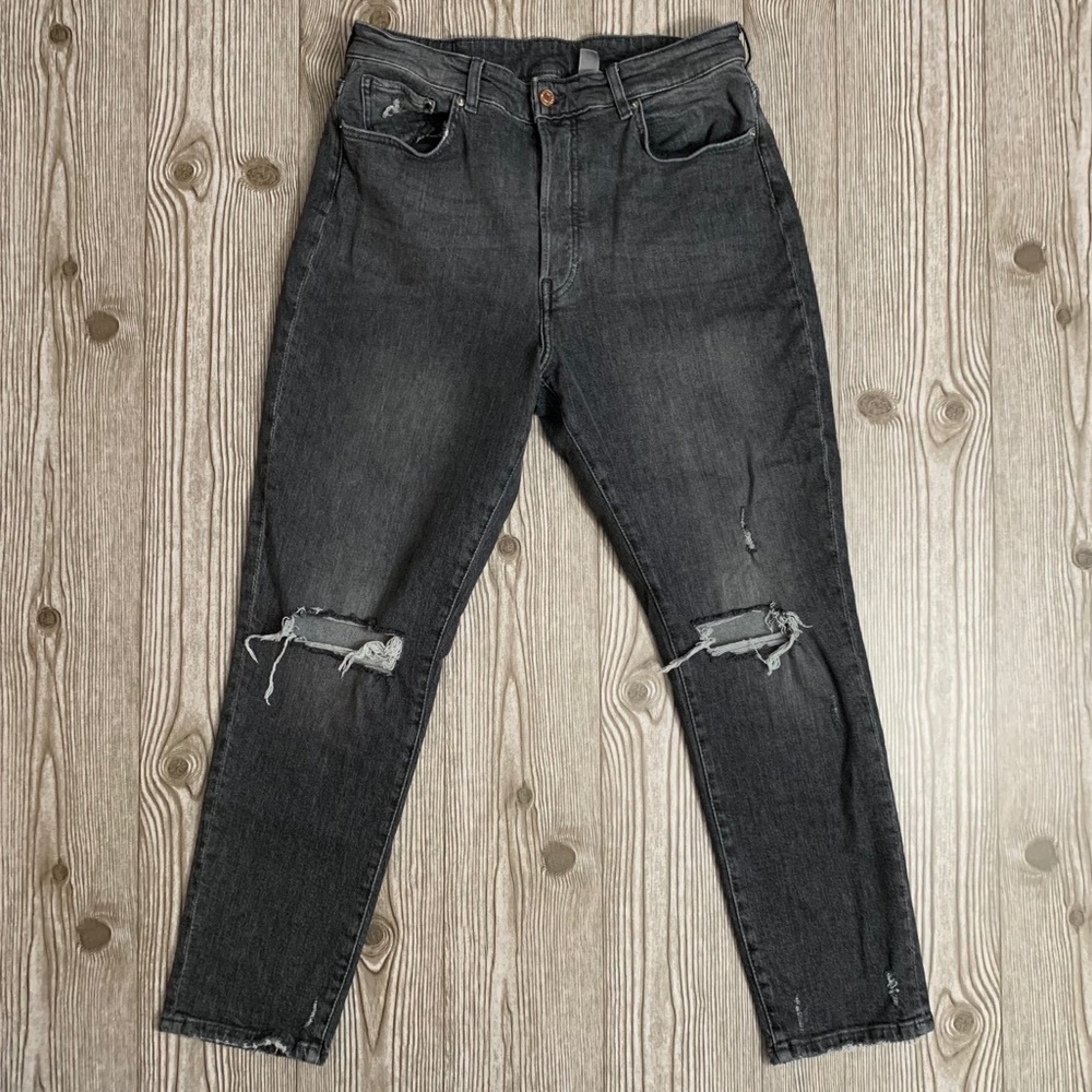 EUC - H&M High Rise Mom Jeans 12